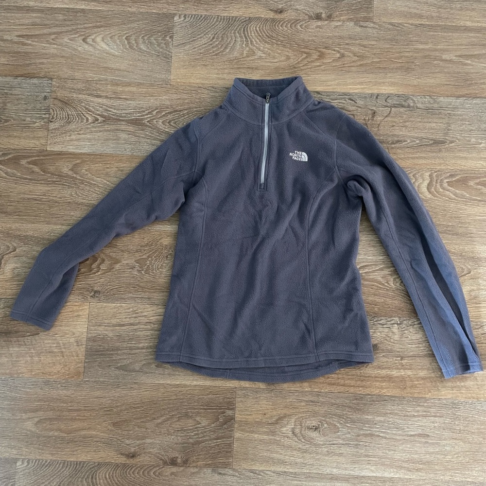 Women’s north face fitted 1/4 fleece zip